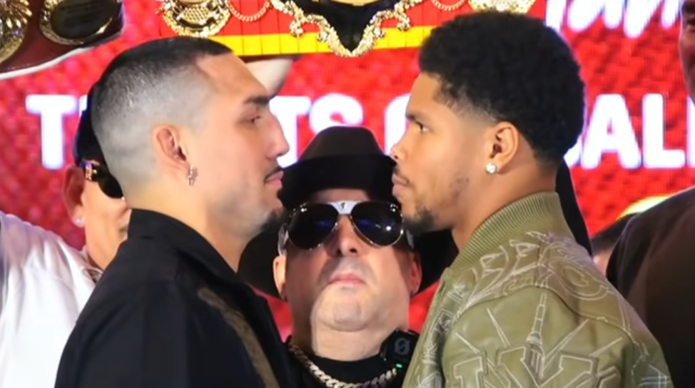 ทีโอฟิโม โลเปซ รับบทมวยรอง ในไฟต์กับ ชาเคอร์ สตีเวนสัน