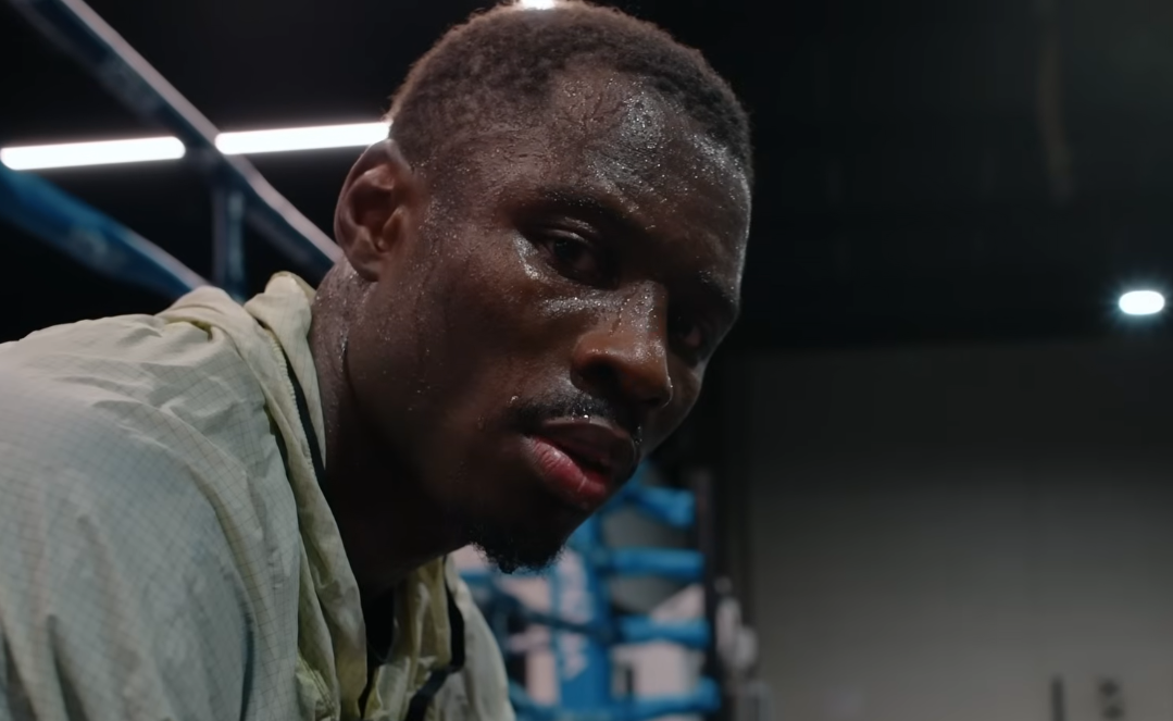 ฮิทชินส์ กังวล เซ็นสัญญากับ Zuffa อาจทำให้เสียแชมป์ IBF